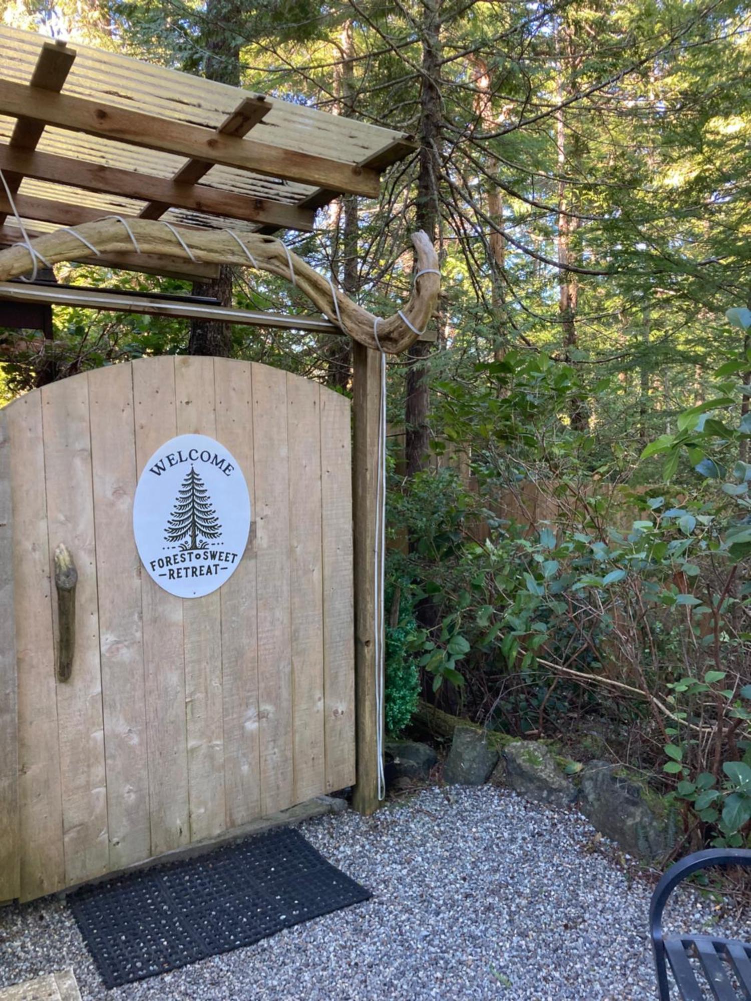 Forest Sweet Retreat Hot Tub & Wood Fired Sauna Ucluelet Buitenkant foto